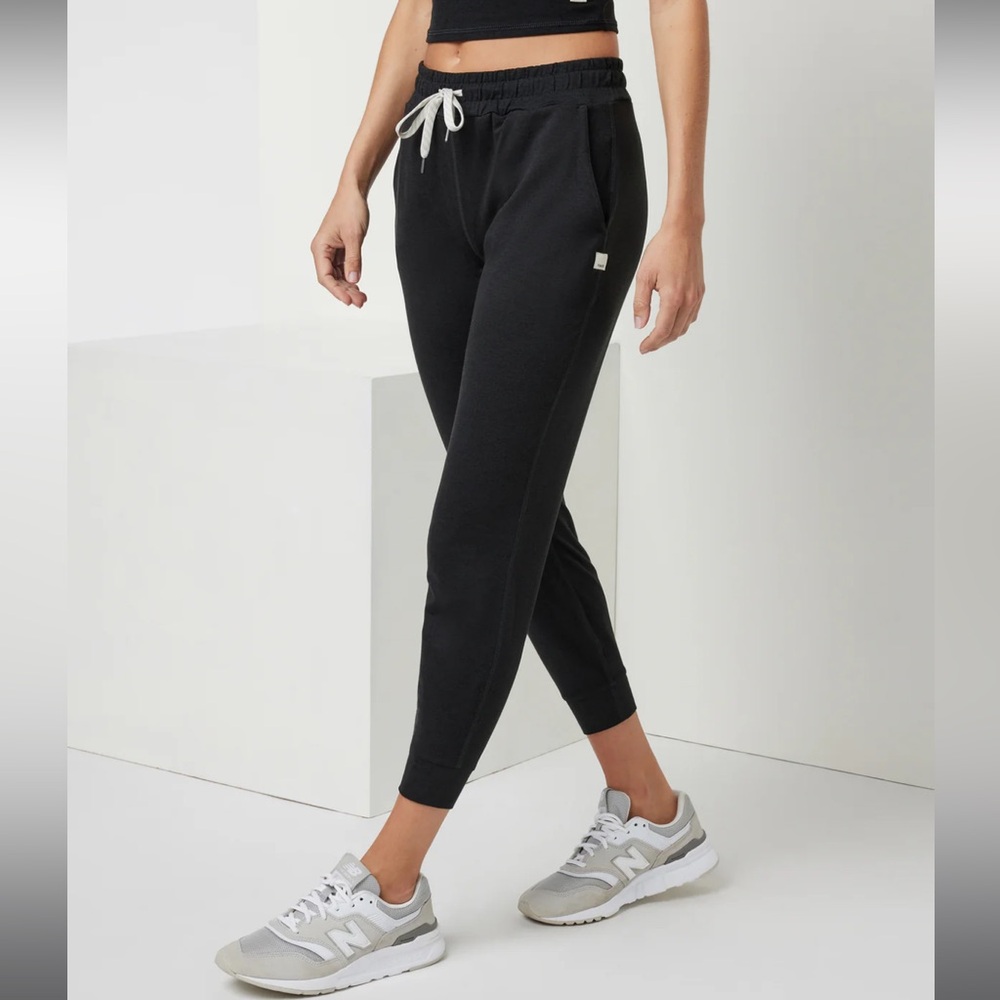 NWT VUORI PERFORMANCE JOGGER SIZE MEDIUM